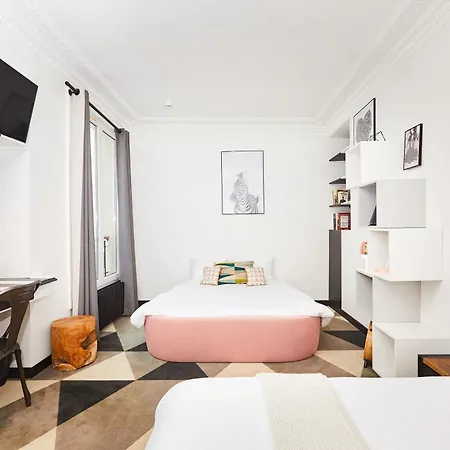Hotel Madrigal