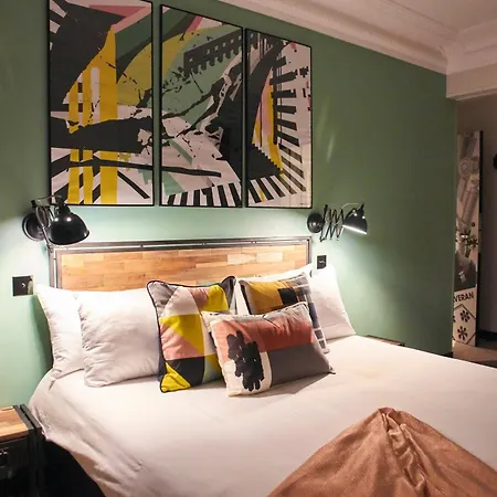 Hotel Madrigal