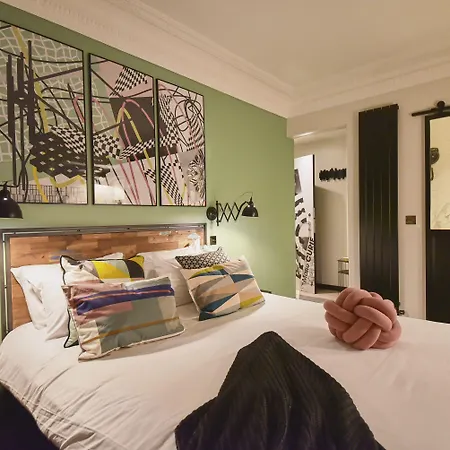 Hotel Madrigal