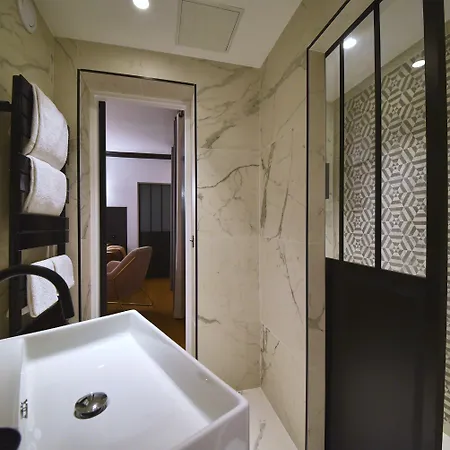 Madrigal Hotel 3*